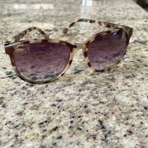 Tortoise sunglasses. Great condition. Smoke free home.